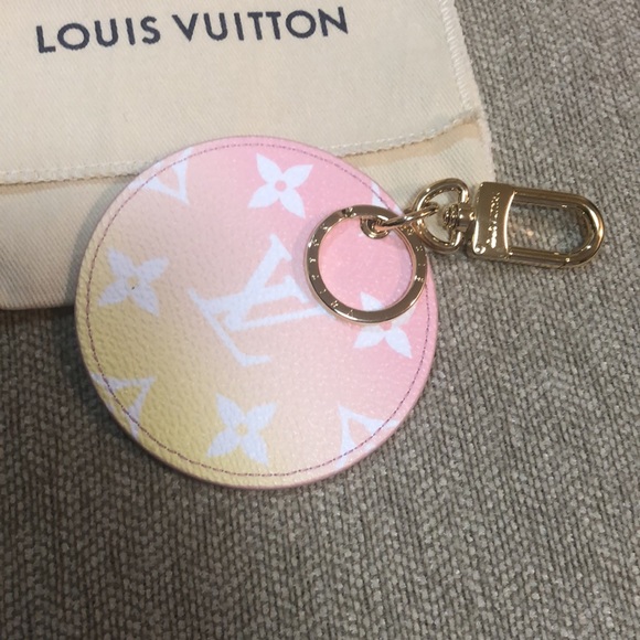 Louis Vuitton Bag Charm “By the Pool Collection” - Picture 4 of 4
